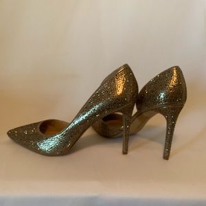 GOLD HEELS